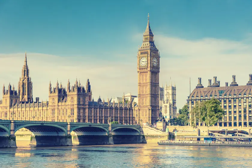 En bild av London superpåtvingad med texten”London”